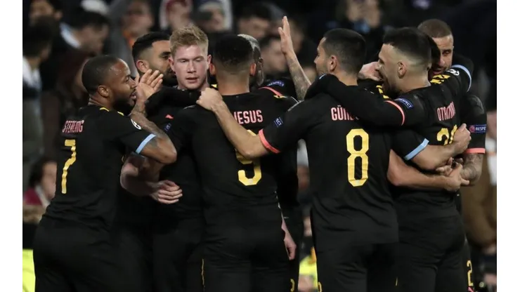 Manchester City podría perder a uno de sus defensores.