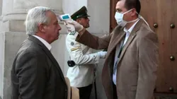 Tras la primera muerte por coronavirus en el país, Chile anunció toque de queda