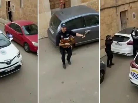 Video: apareció la policía, sacó guitarras y se puso a cantar y bailar en la calle