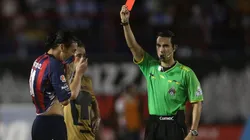 El árbitro participó en una campaña para prevenir el COVID-19.