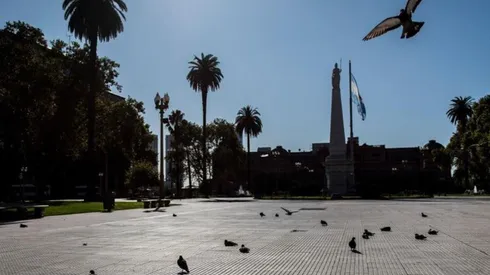 Una postal de Buenos Aires, casi sin gente.