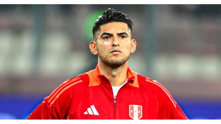 Carlos Zambrano durante el duelo entre Perú vs. Uruguay.