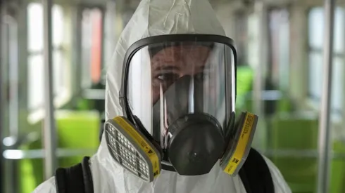 El virus penetra en el material de la ropa, por lo que es muy improbable recuperarlo e infectarse.