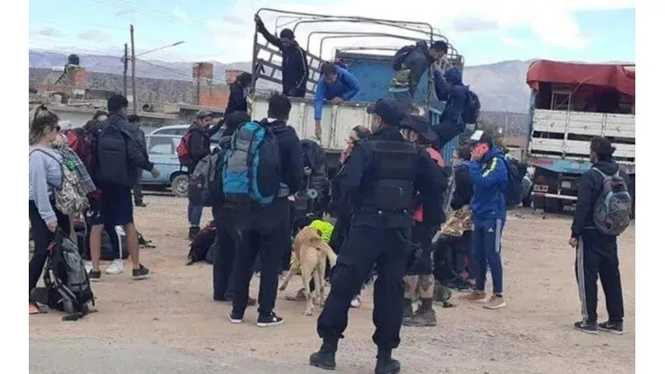 Sólo en Argentina: intendente echó a turistas y los dejó varados en otra provincia