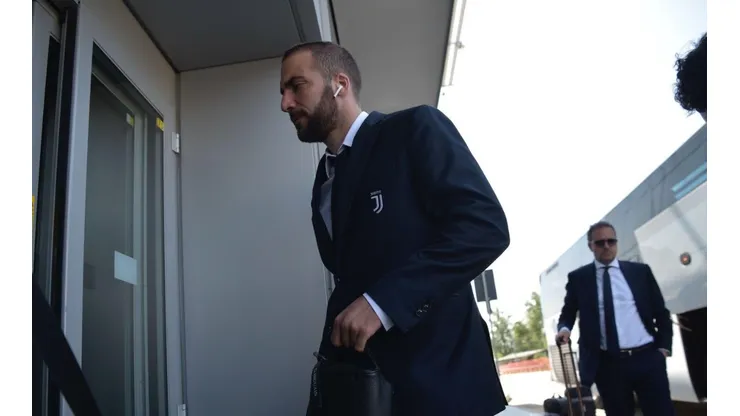 Higuaín vuela de urgencia de Italia a Argentina por motivos personales