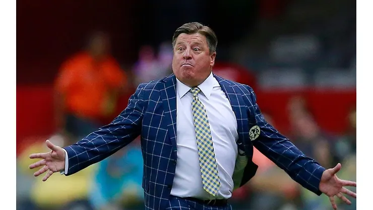 Wolverhampton felicitó a Miguel Herrera por su cumpleaños