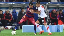 Foto de Gabriel Mercado enfrentando a Neymar.