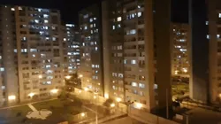 Mucha gente se sumó a los aplausos de las 8 de la noche.