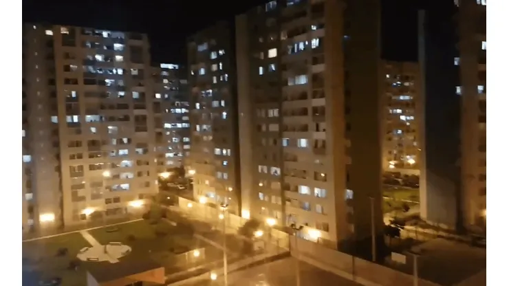 Mucha gente se sumó a los aplausos de las 8 de la noche.