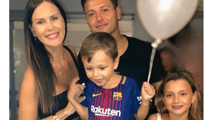 A Mauro Zárate lo pusieron a hacer la comida de su cumpleaños