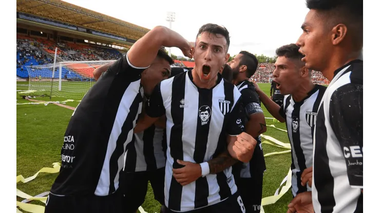 Se terminó el fútbol argentino: Gimnasia-Sarmiento suspendido