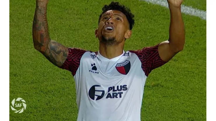 El festejo de Wilson Morelo tras anotar su segundo gol en 2020 con Colón.