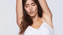 Lluvia de críticas a Paulina Vega por ponerse vestido que parece un tapabocas