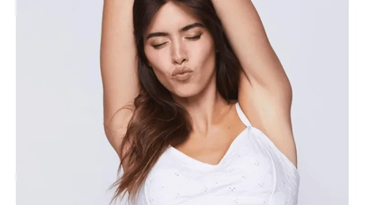 Lluvia de críticas a Paulina Vega por ponerse vestido que parece un tapabocas