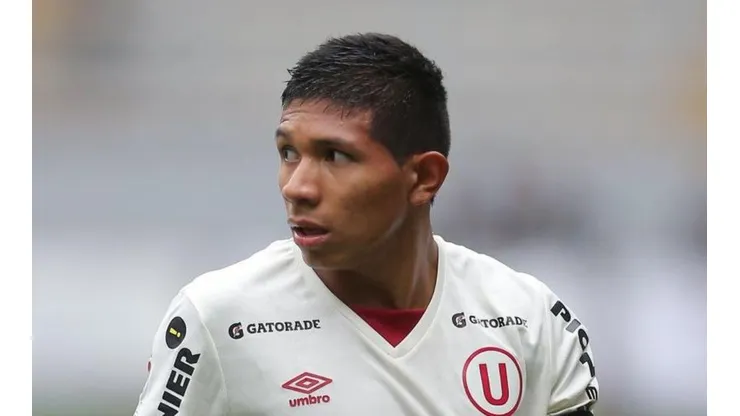 Flores salió y se formó en Universitario de Deportes.