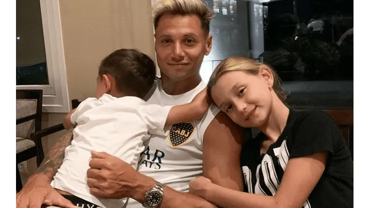 El hijo de Mauro Zárate tiene un juguete morfón como el papá