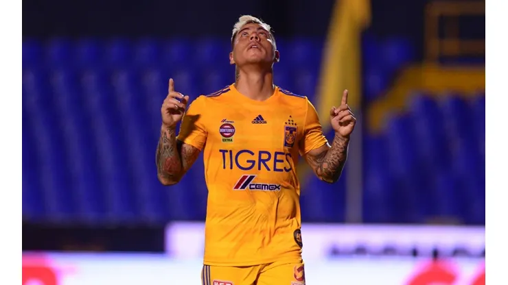 Eduardo Vargas habló de su continuidad en Tigres UANL