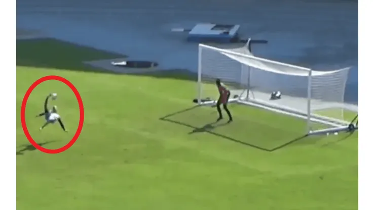 Rangel afina su puntería y mete tremendo golazo en el entrenamiento de América
