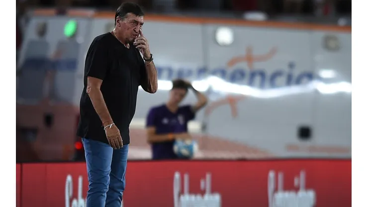 Falcioni: "Soy un paciente de altísimo riesgo y tuve que trabajar igual"