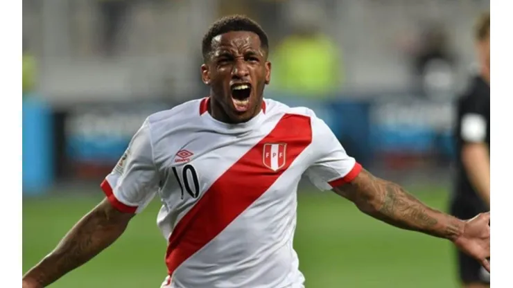 Farfán anotó uno de los goles más importantes de la historia del Perú.