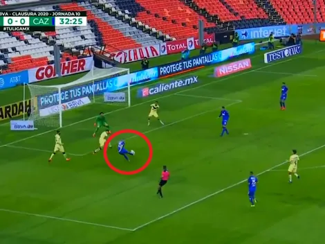 Las tres grandes atajadas de Ochoa en el primer tiempo