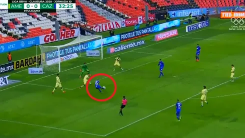 Las tres grandes atajadas de Ochoa en el primer tiempo