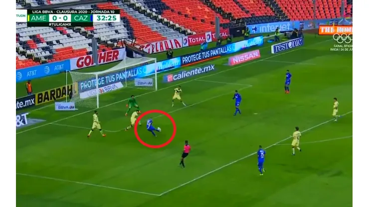 Las tres grandes atajadas de Ochoa en el primer tiempo