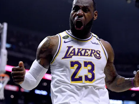 LeBron James volvió a tuitear tomando vino e hizo una petición épica