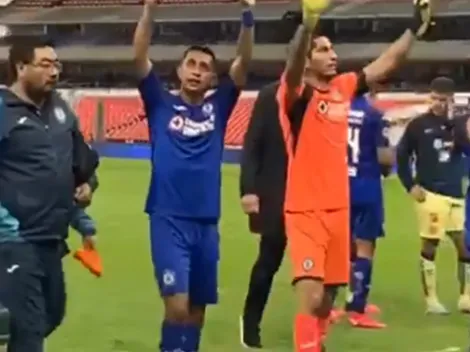 ¿A quién saludan? Jesús Corona y Elías Hernández se retiraron del estadio saludando a las gradas