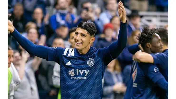 Alan Pulido y un mensaje claro para luchar contra el Coronavirus.