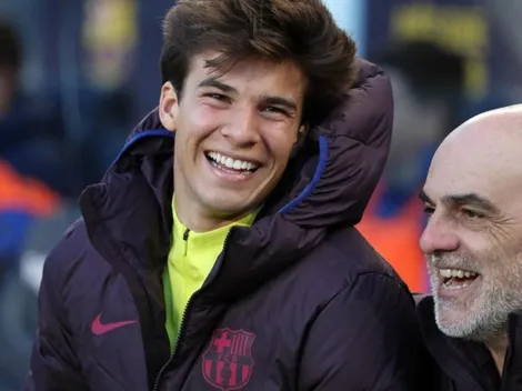 Sin fútbol, Riqui Puig tiró magia con un papel higiénico