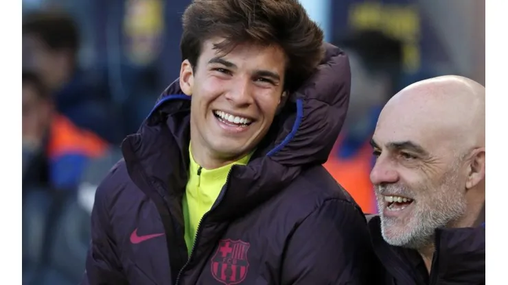 Sin fútbol, Riqui Puig tiró magia con un papel higiénico