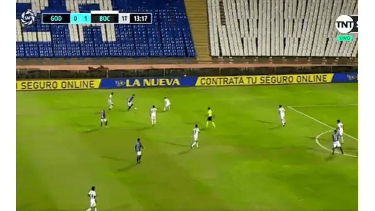 Brunetta vs. todo Boca: amagó a todos y casi hace la jugada de la fecha