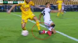 El VAR salvó a André-Pierre Gignac de recibir la primera expulsión de su carrera