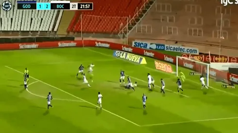 No pasaba nada hasta que Izquierdoz sacudió y puso el 3-1 de Boca