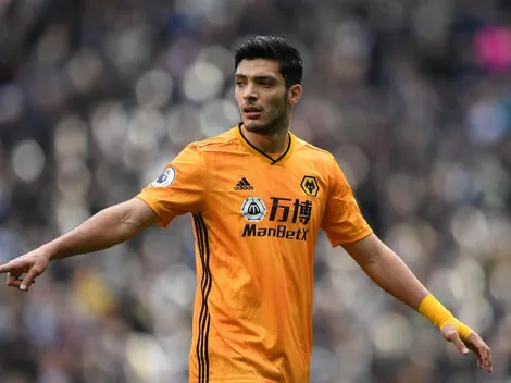 Como medida de prevención, un empleado de Wolves le negó el saludo a Raúl Jiménez