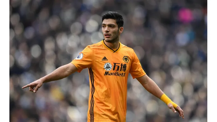 Como medida de prevención, un empleado de Wolves le negó el saludo a Raúl Jiménez