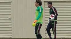 Ochoa y Corona se enfrentan en un gran duelo de porteros.