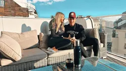 Foto de Lautaro Martínez con su pareja.