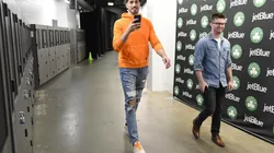 Kanter bromeó con el coronavirus