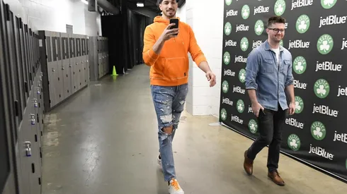 Kanter bromeó con el coronavirus