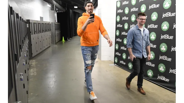 Kanter bromeó con el coronavirus