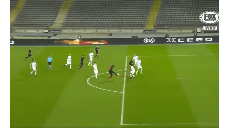 ¡Está loco! Hizo tres jueguitos y metió un golazo bárbaro para el United