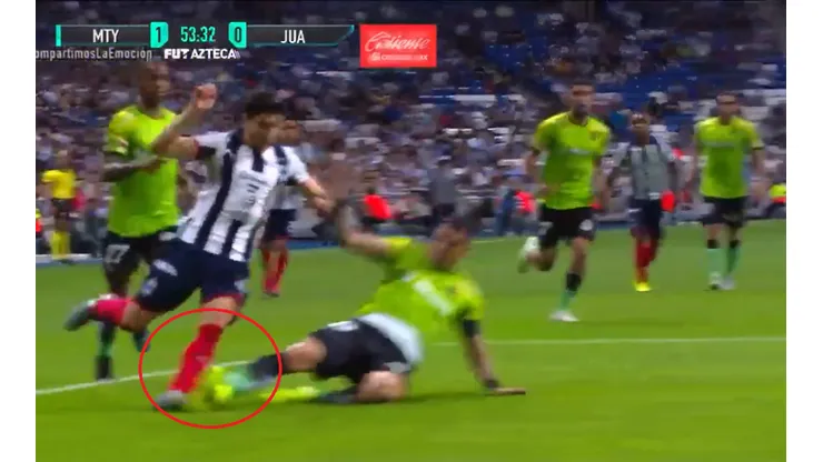 Los fallos discutibles del árbitro ante Monterrey