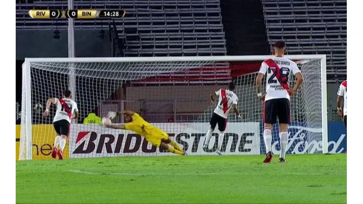 Fernández le tapó el tiro a De la Cruz.
