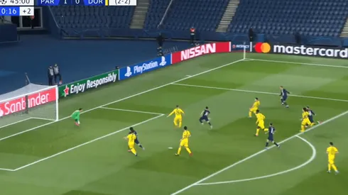 PSG cerró el primer tiempo de la mejor manera: Bernat puso el 2-0