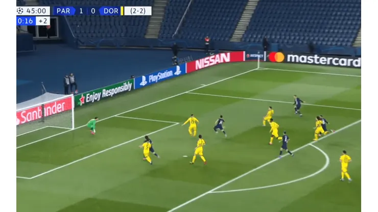 PSG cerró el primer tiempo de la mejor manera: Bernat puso el 2-0