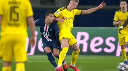 Le quedó chica la amarilla: Haaland le metió tremendo codazo a Paredes