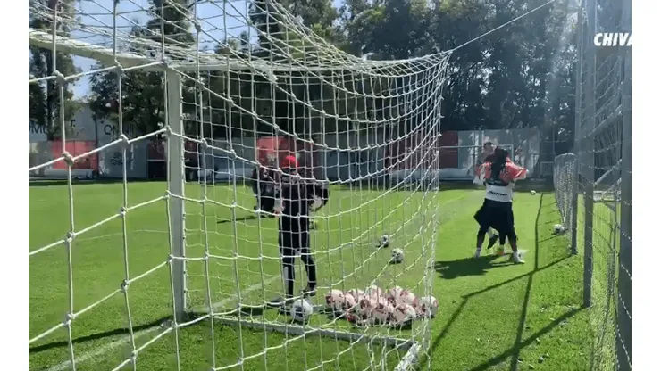 Twitter @Chivas