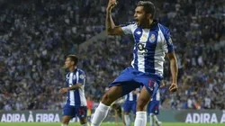 "Cuando Tecatito hace lo imposible": Viralizan video del azteca haciendo magia con el balón